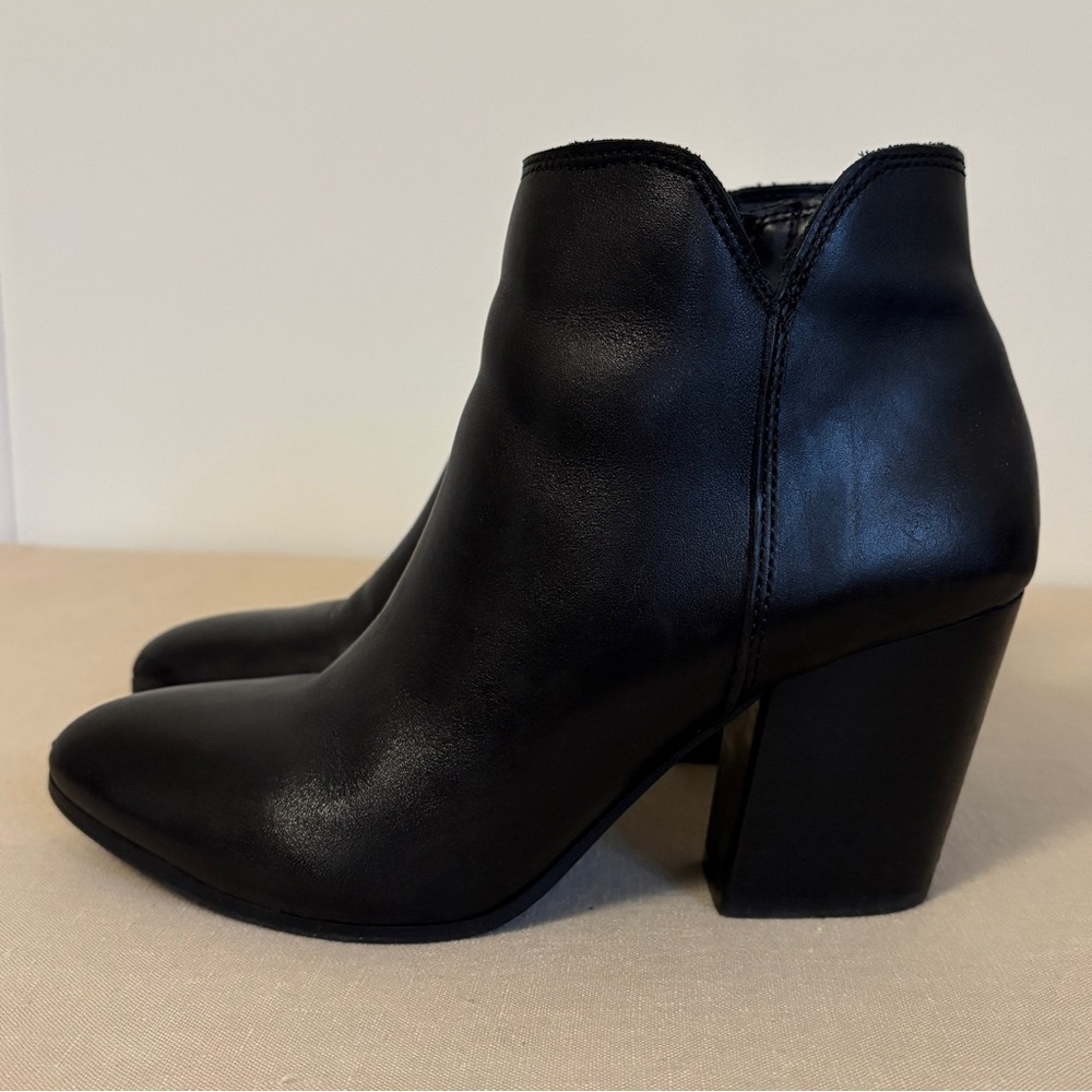 Aldo Black Leather Ankle Boots 7 EUC